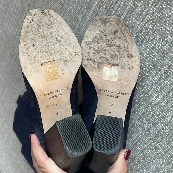 Navy suede high to the knee suede boot. Size 7 - Picture 5 of 7